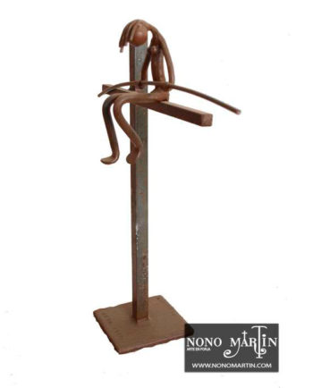 Escultura de forja. Equilibrista femenino en forja del artista Nono Martín