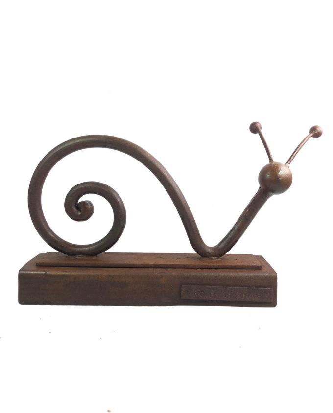 Escultura caracol de forja del escultor Nono Martín